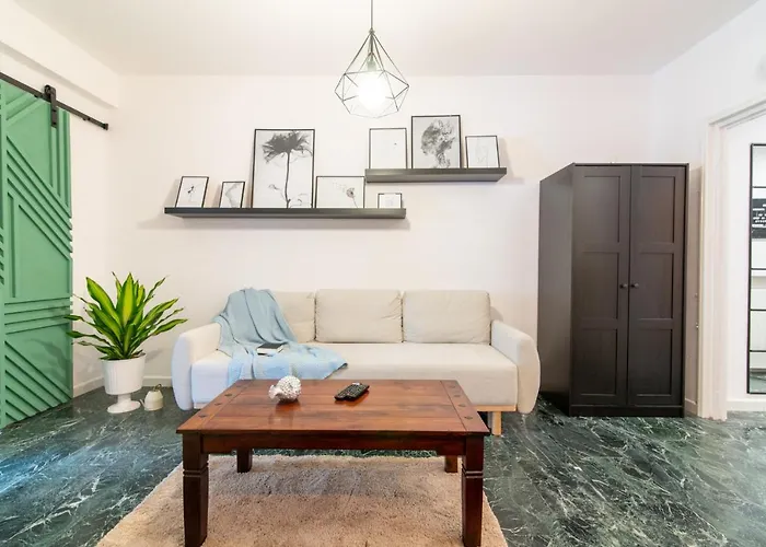 Elegant Apartment In Heart Of Bucharest